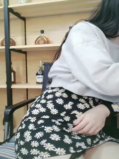 大学生在宿舍里给爸爸口交